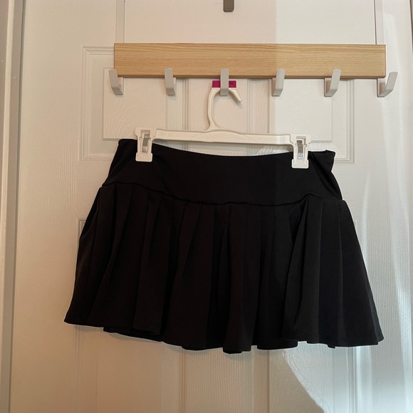 Black Mini Skirt - Size XL - Picture 3 of 6